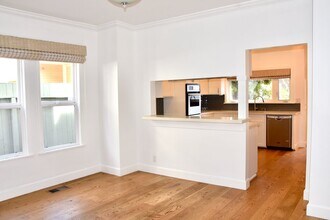 212 Camino Real in Redondo Beach, CA - Building Photo - Building Photo