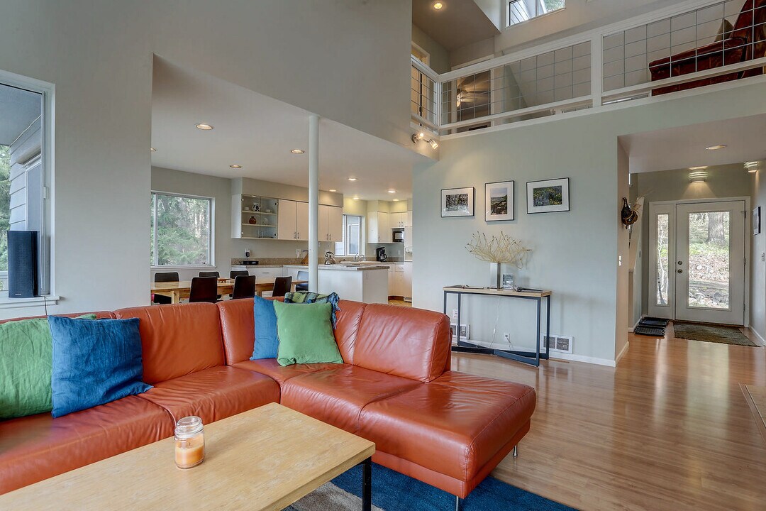 3500 Fir Mountain Rd in Hood River, OR - Building Photo