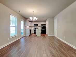 200 N Wentworth Dr in Mocksville, NC - Foto de edificio - Building Photo