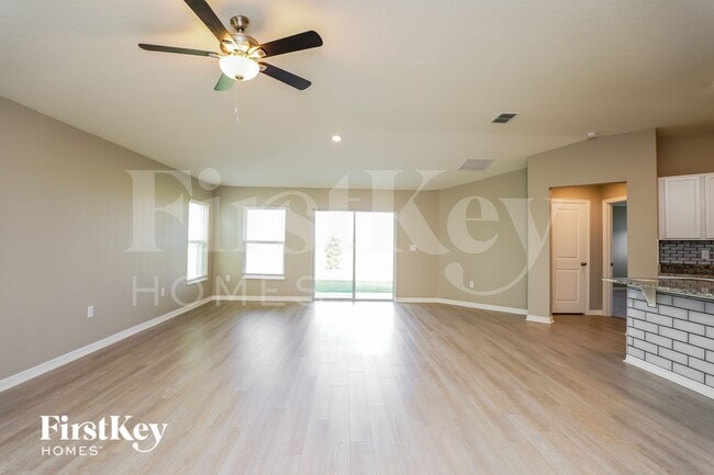 948 Gotthard Pass Dr. in Winter Haven, FL - Foto de edificio - Building Photo