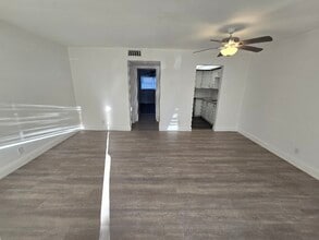 248 SE 9th Ave in Deerfield Beach, FL - Foto de edificio - Building Photo