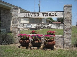 403 Mesquite St in Menard, TX - Building Photo - Building Photo