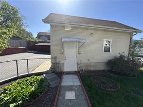 224 Washington St in Central Falls, RI - Building Photo - Building Photo