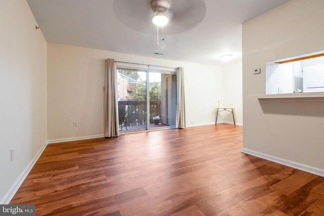 4 Banyan Wood Ct, Unit 201 in Baltimore, MD - Foto de edificio - Building Photo