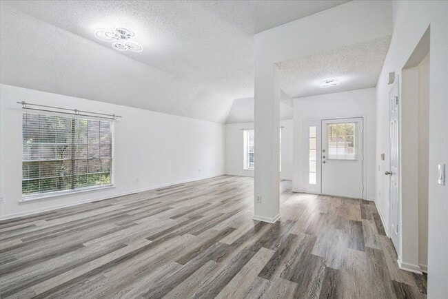 143 W Village Knoll Cir in Spring, TX - Foto de edificio - Building Photo