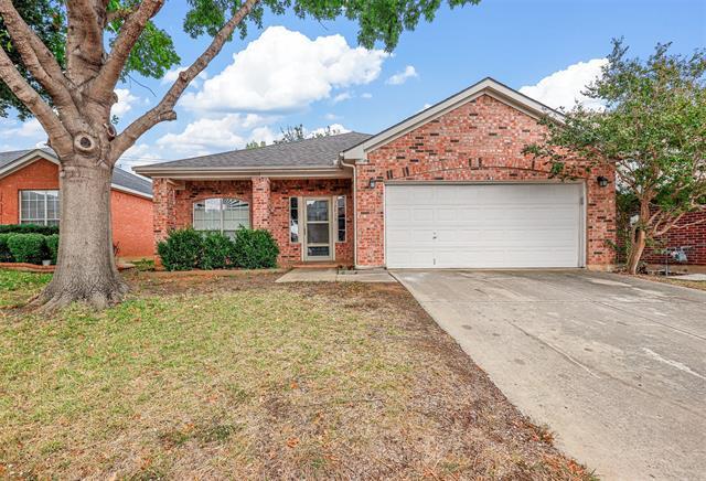 12913 Honey Locust Cir in Euless, TX - Foto de edificio