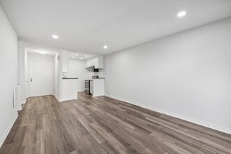 Woodbriar Apartments in Downey, CA - Foto de edificio - Building Photo