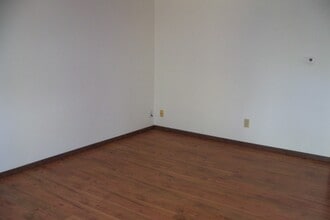 111 Pin Oak Dr in Pekin, IL - Building Photo - Building Photo