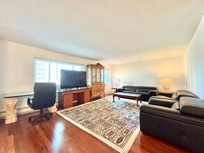 10655 Wilshire Blvd in Los Angeles, CA - Building Photo - Building Photo