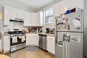3250 N Lakewood Ave, Unit 1 in Chicago, IL - Building Photo - Building Photo