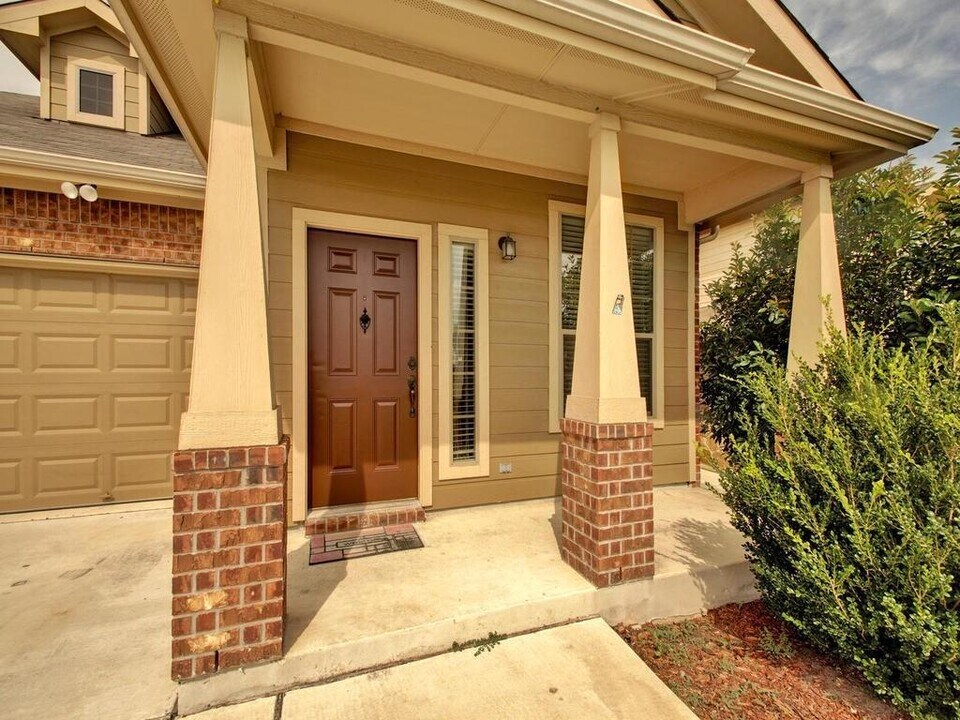 1520 Muirfield Bend Dr in Hutto, TX - Building Photo