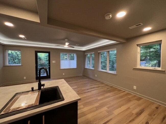 319 Burlage Cir, Unit 319 Burlage Circle in Chapel Hill, NC - Foto de edificio - Building Photo