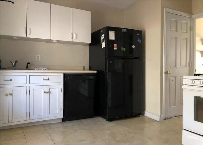 5 Narragansett Ave, Unit 3 in Newport, RI - Building Photo - Building Photo