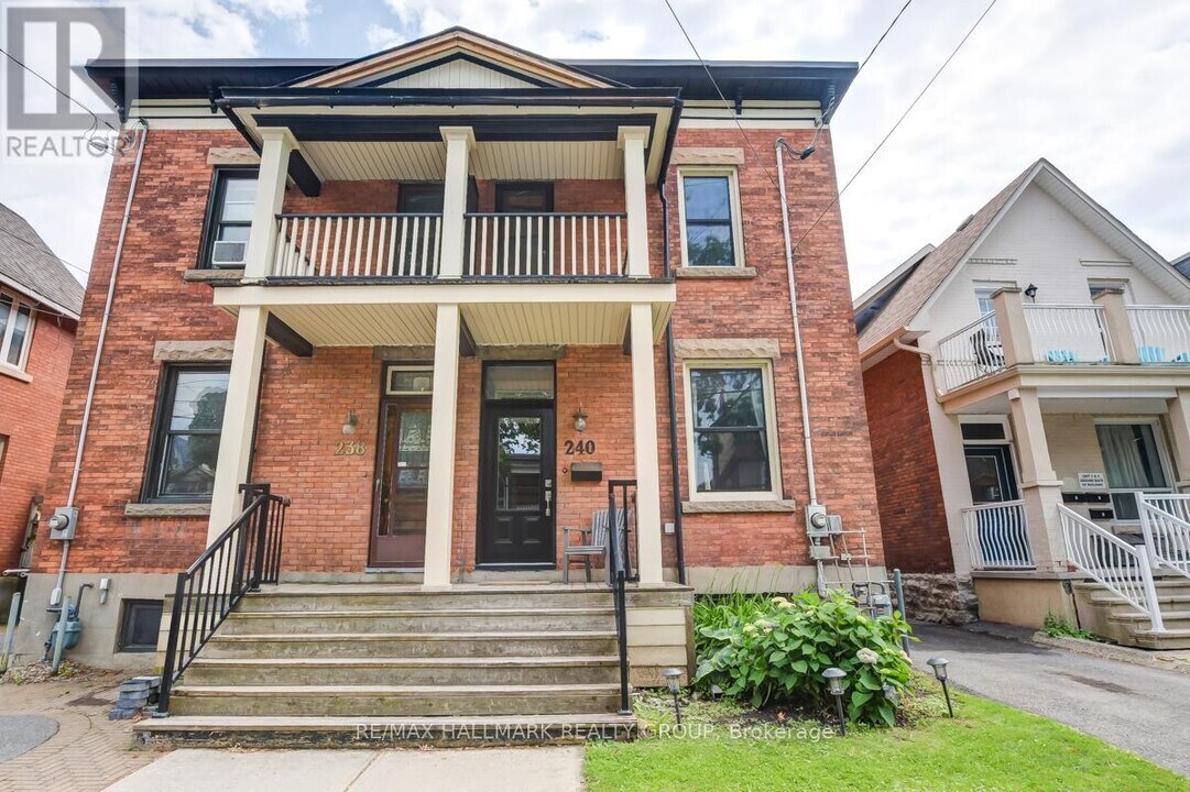 240 Fifth Ave in Ottawa, ON - Building Photo