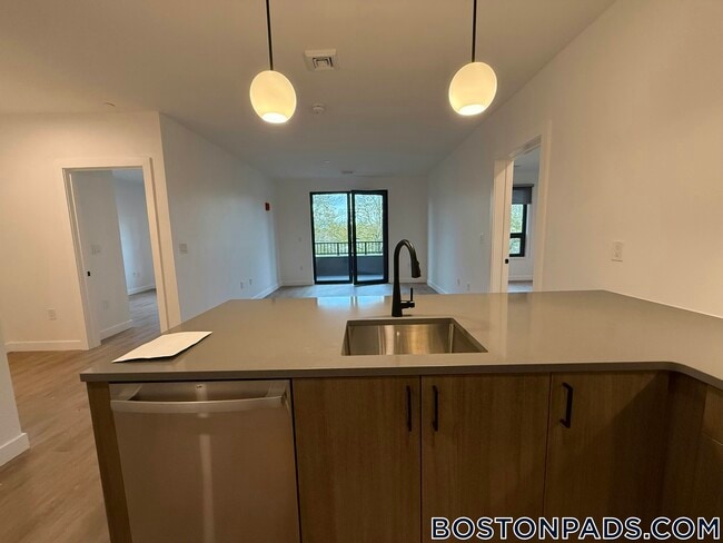 199 Gardner St in Boston, MA - Foto de edificio - Building Photo