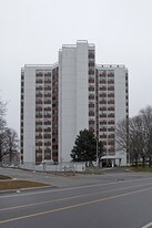 2323 Confederation Pky in Mississauga, ON - Building Photo