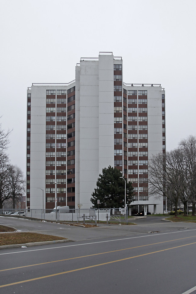 2323 Confederation Pky in Mississauga, ON - Building Photo - Primary Photo