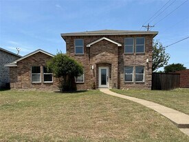 765 Lowe Dr in Cedar Hill, TX - Building Photo