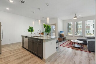 6514 Ross Rd in Austin, TX - Building Photo - Building Photo