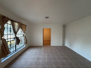 7325 Ley Rd in Houston, TX - Building Photo - Building Photo