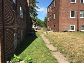 1573 Hartford Ave in St. Paul, MN - Foto de edificio - Building Photo