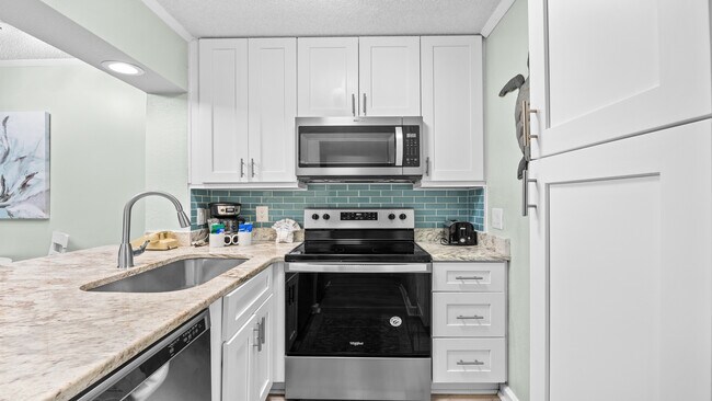 415 Ocean Creek Dr in Myrtle Beach, SC - Building Photo - Building Photo