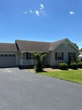 2024 Stafford Dr in Columbia, TN - Foto de edificio - Building Photo