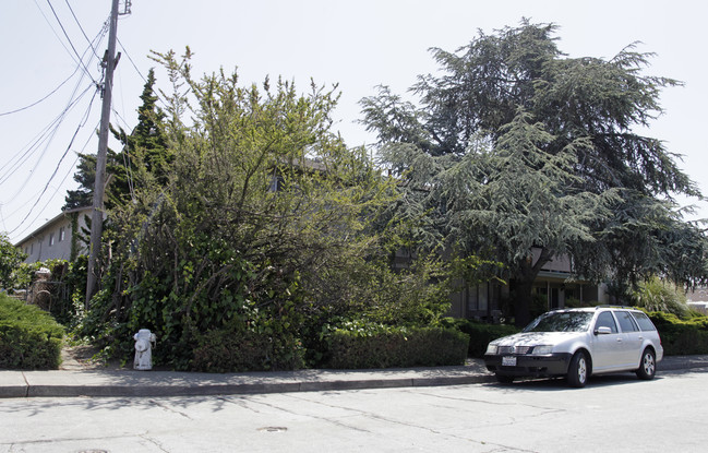 Don Castro Apartments in Castro Valley, CA - Building Photo - Building Photo