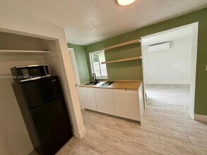 16200 NE 3rd Ave in Miami, FL - Building Photo - Building Photo