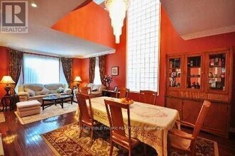 28 Angus Meadow Dr in Markham, ON - Building Photo - Building Photo