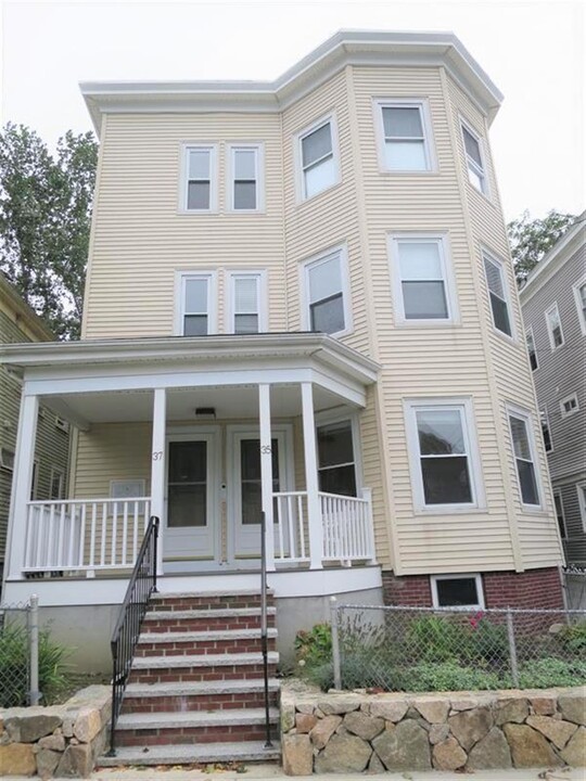 35 Hancock St, Unit 1 in Somerville, MA - Foto de edificio