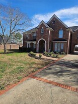 1211 Lark Ln in Richmond, TX - Building Photo