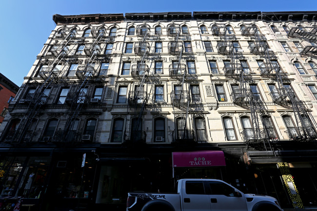 254 Broome St in New York, NY - Building Photo - Building Photo