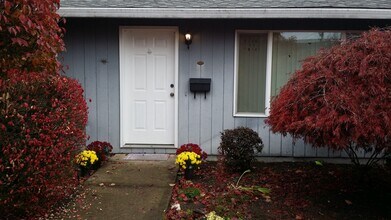 621-621 S Blaine St in Newberg, OR - Building Photo - Building Photo