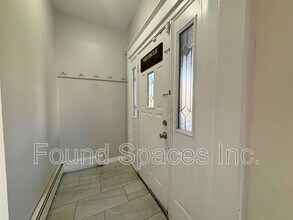32 Sherman Ave S in Hamilton, ON - Building Photo - Building Photo