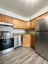 9441 Green Park Gardens Dr, Unit E in St. Louis, MO - Building Photo - Building Photo