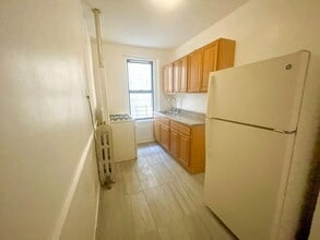 2511 Cruger Ave in Bronx, NY - Foto de edificio - Building Photo