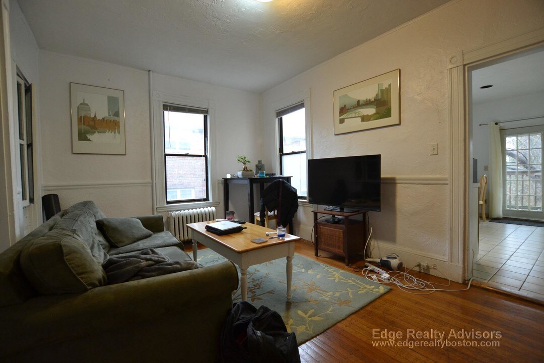 303 Summit Ave, Unit 1 in Boston, MA - Foto de edificio