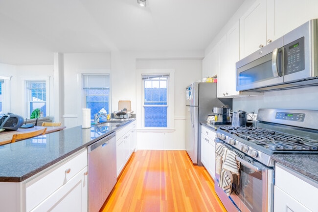 37 Magoun St, Unit 3