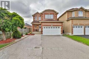 15 Avenida St in Markham, ON - Building Photo