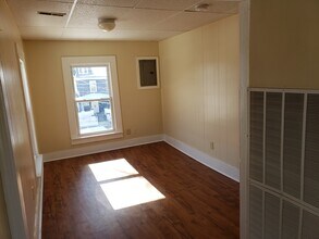 121 S 6th St, Unit 2 in Vineland, NJ - Foto de edificio - Building Photo