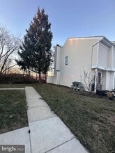 326 Lancaster Square in Sterling, VA - Foto de edificio - Building Photo