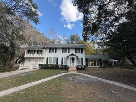 375 Cortez Ave in De Leon Springs, FL - Building Photo