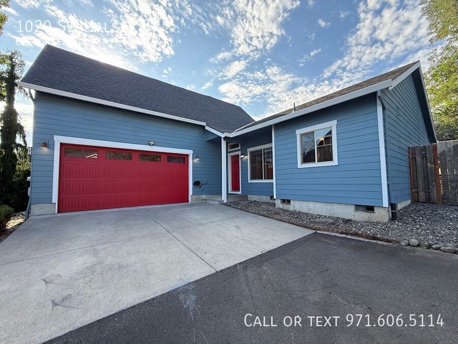 1020 SW Halsey St in Troutdale, OR - Building Photo
