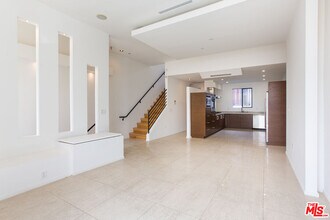 8639 Whitworth Dr in Los Angeles, CA - Building Photo - Building Photo