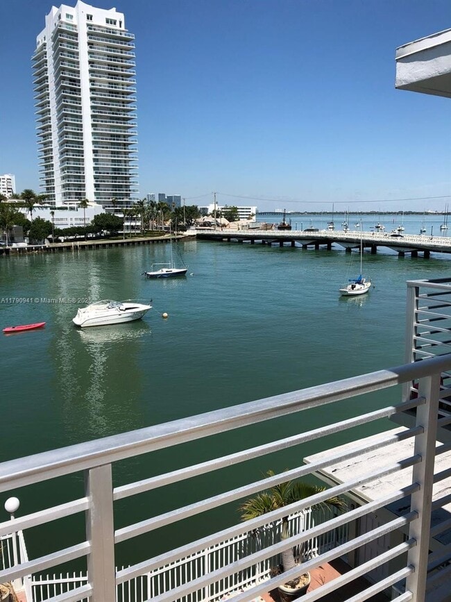 property at 1441 Lincoln Rd