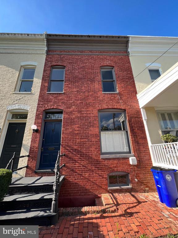103 E 7th St