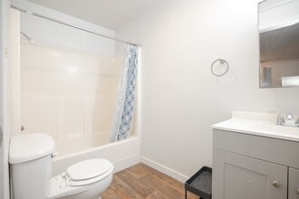 Yakima M.F. LLC in Yakima, WA - Foto de edificio - Building Photo