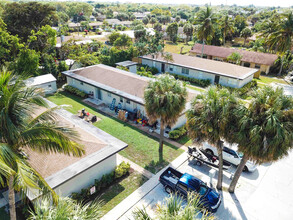 9305 Sunrise Dr in West Palm Beach, FL - Building Photo - Building Photo