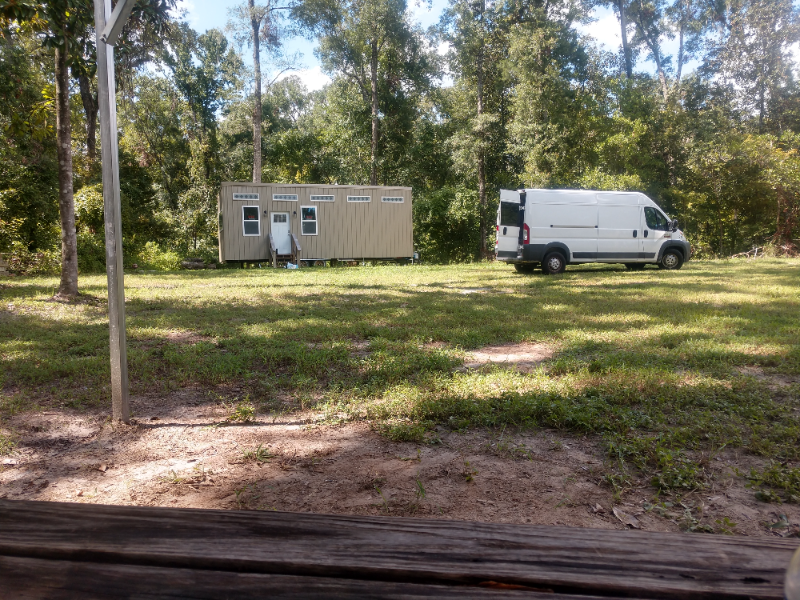 950 SW Newark Dr in Fort White, FL - Building Photo